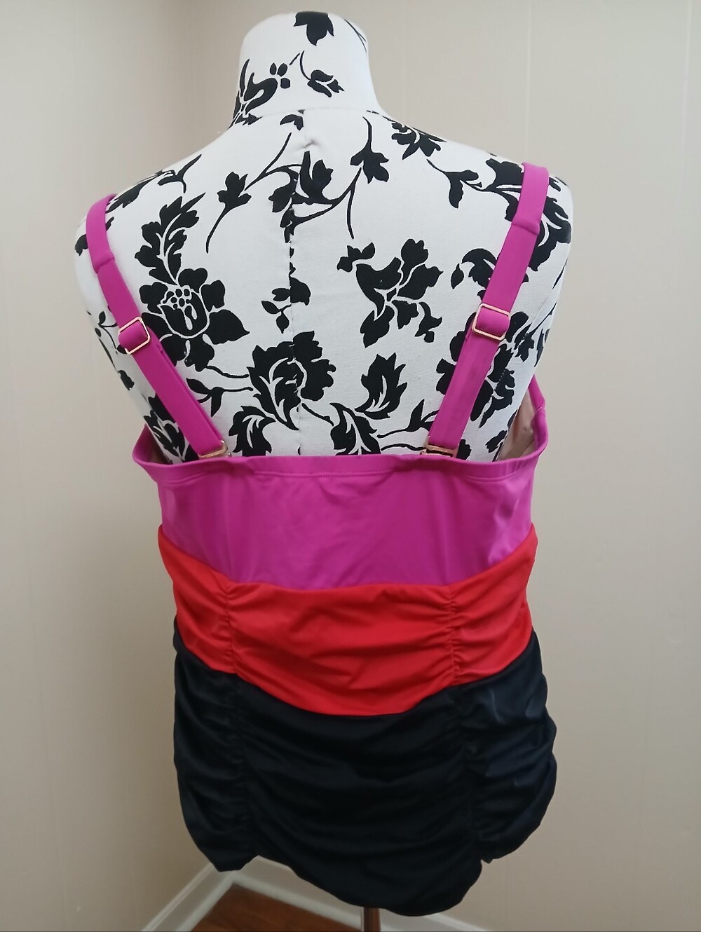 6th and Lane Supportive Tankini Top - Picture 4 of 6
